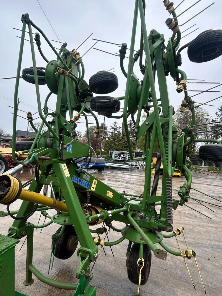 Krone KW8.82/8 Tedder - Image 3