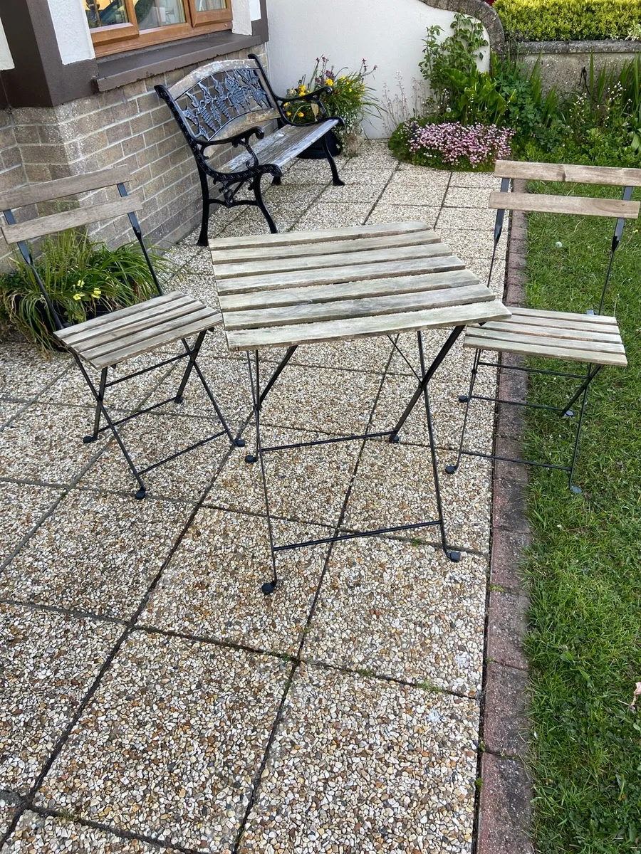 Garden. Table. &  2. Chairs - Image 1