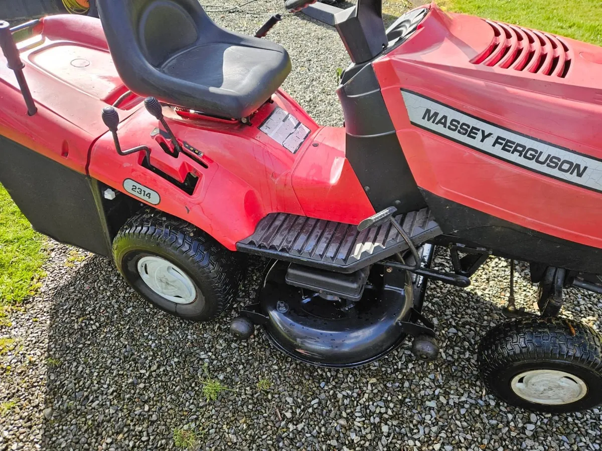 Ride on lawnmower - Image 2