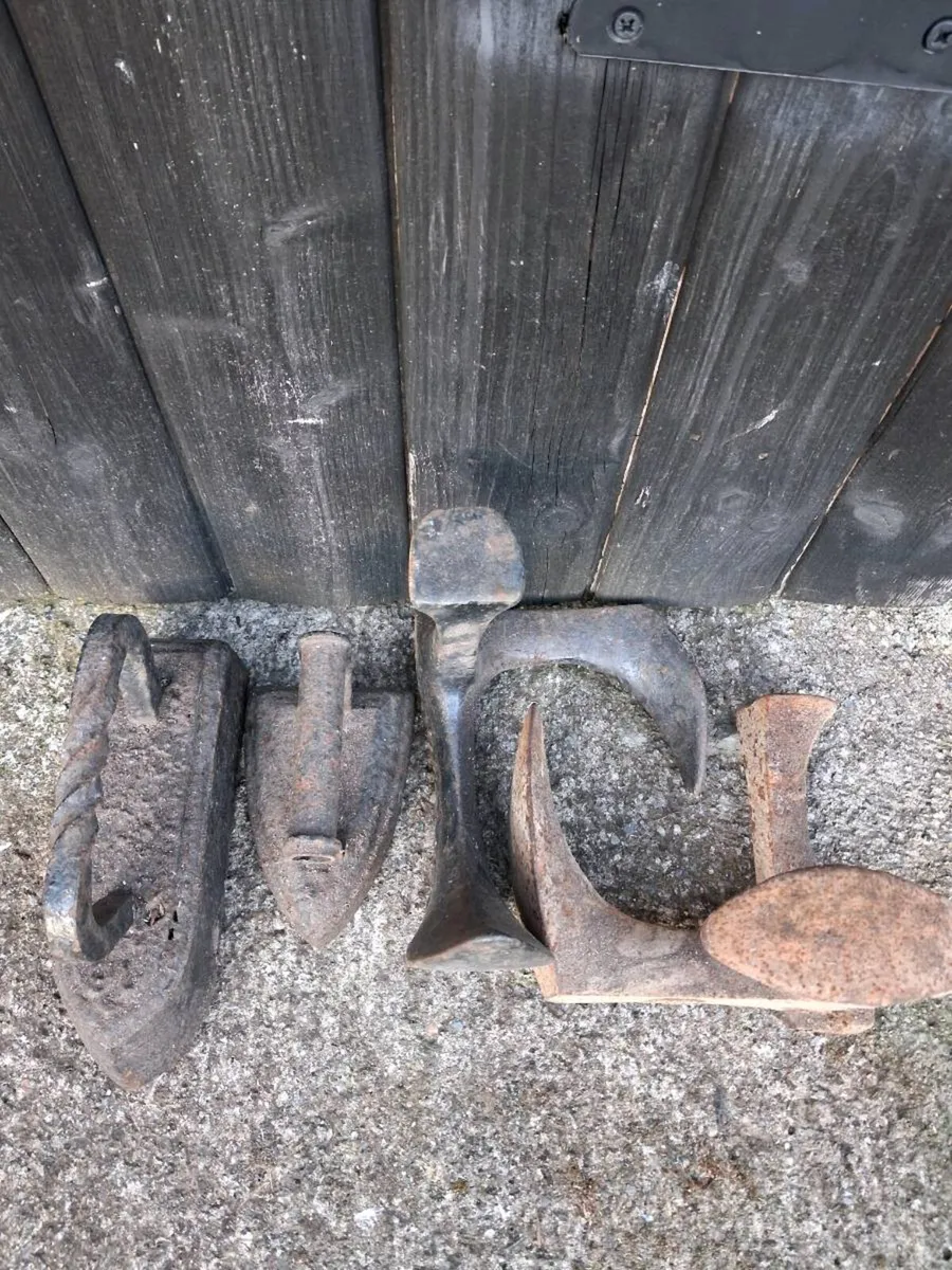 Two lasts and two old irons - Image 1