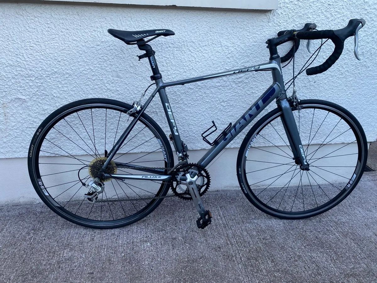 Like new Giant Defy 5 ML 21 inch frame - Image 1