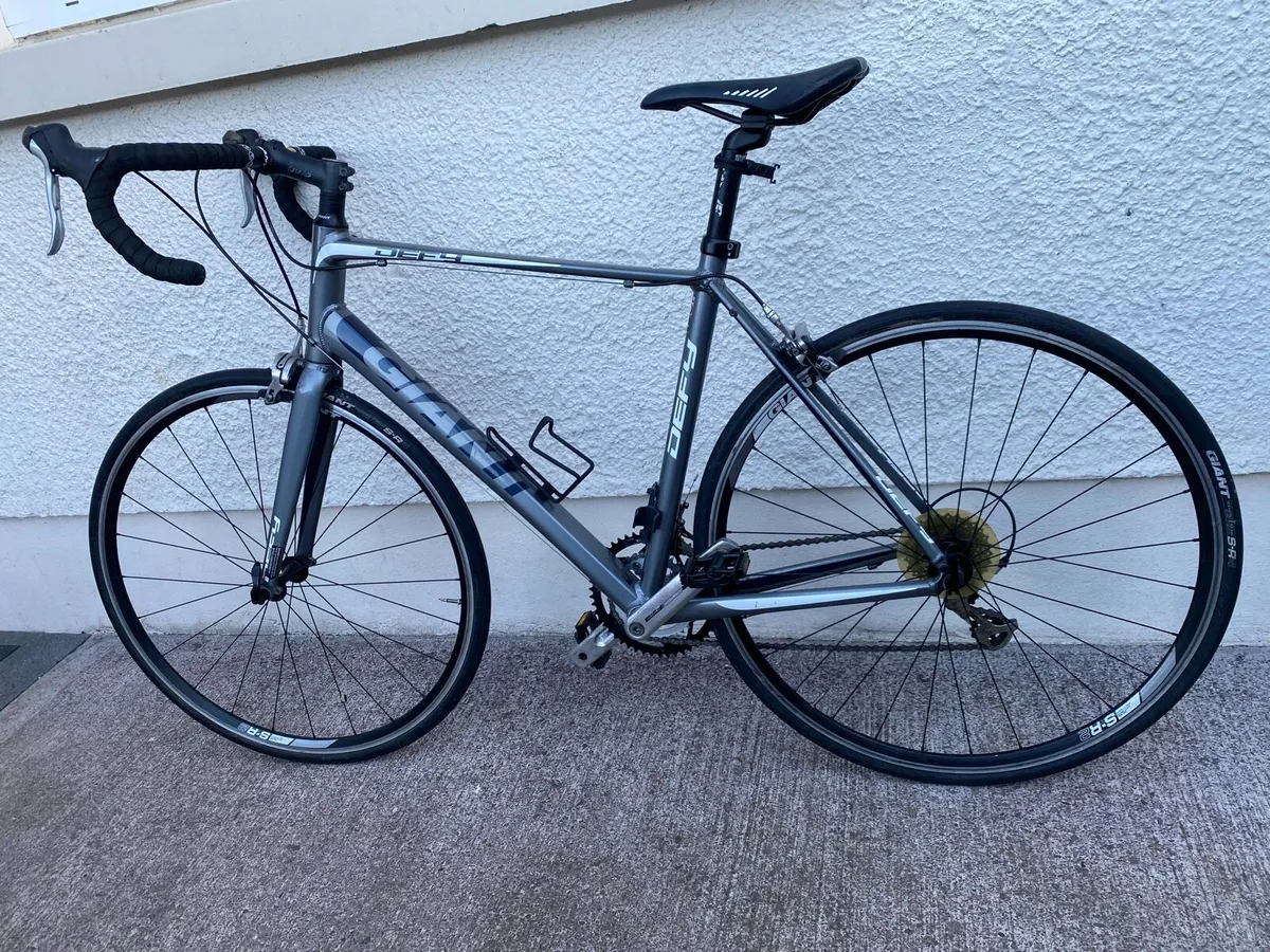 Like new Giant Defy 5 ML 21 inch frame - Image 2