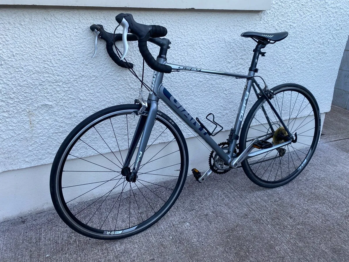 Like new Giant Defy 5 ML 21 inch frame - Image 3