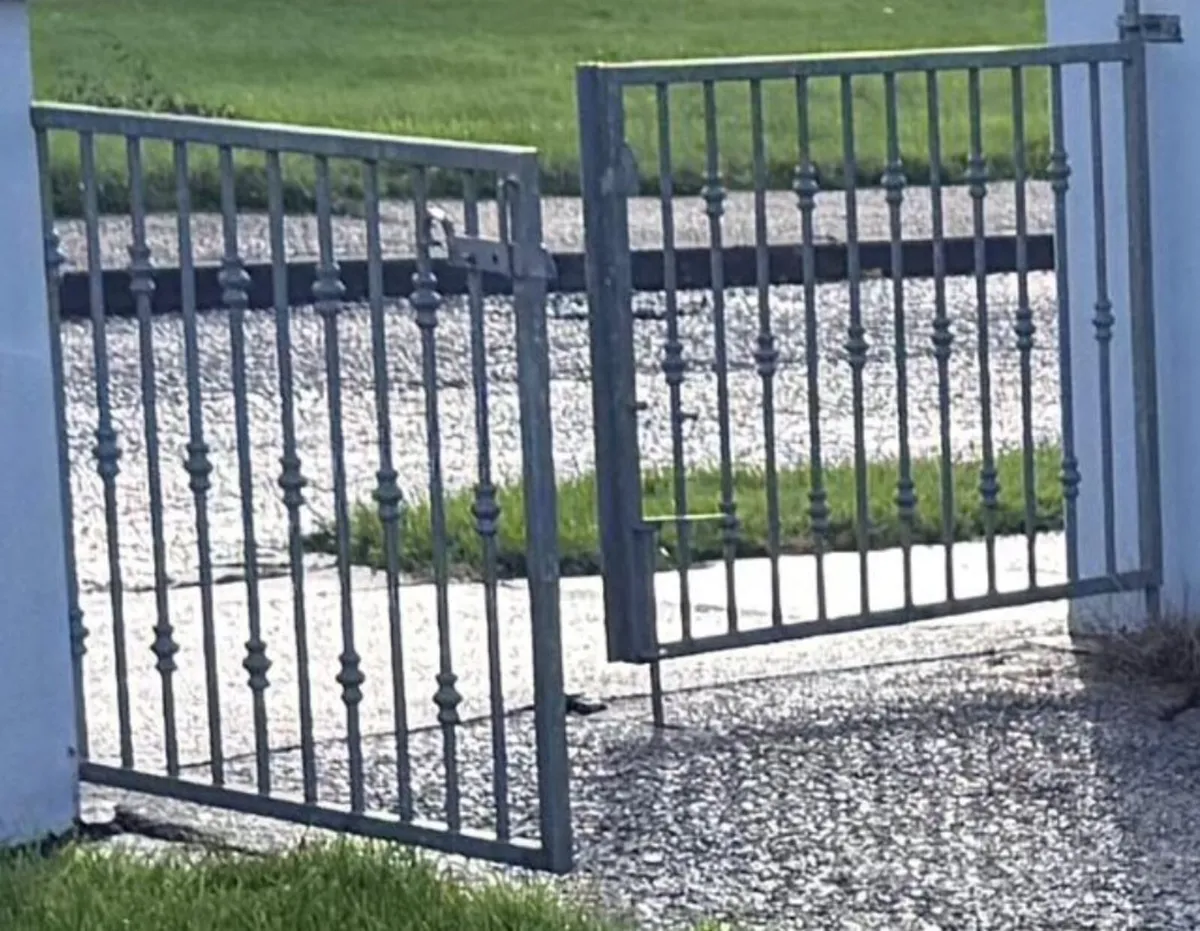 Driveway gates - Image 1