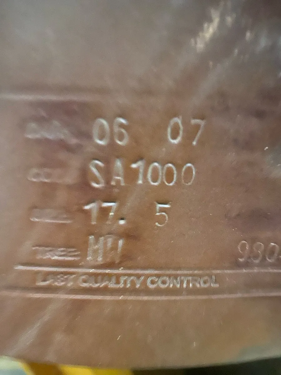 Fusion jump saddle 17.5 M/W Leather saddle - Image 1