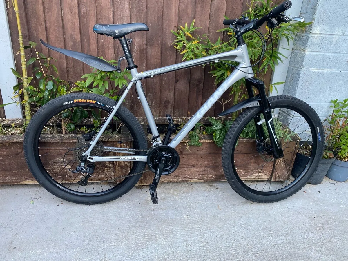 Giant talon 2.5 XL oil disc breaks 26x2.10 - Image 1