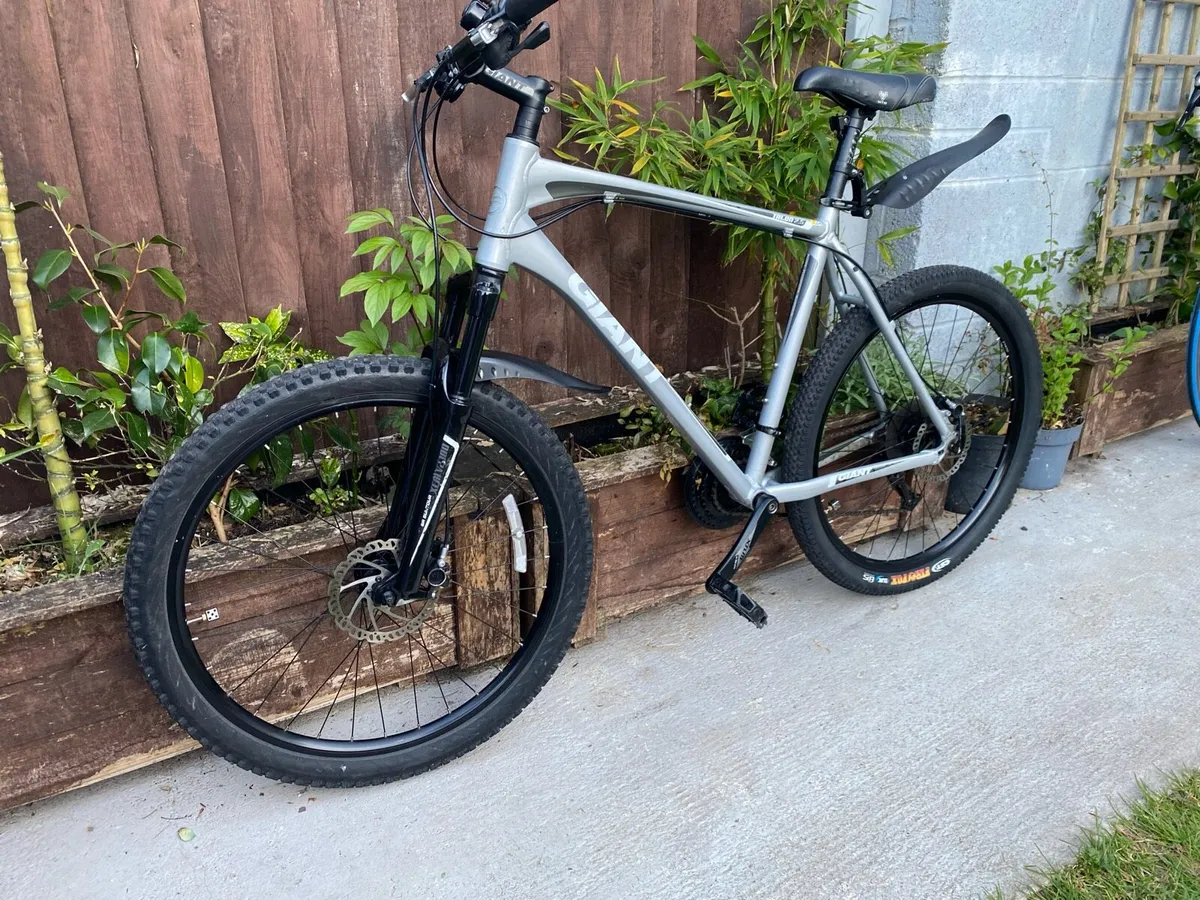 Giant talon 2.5 XL oil disc breaks 26x2.10 - Image 4