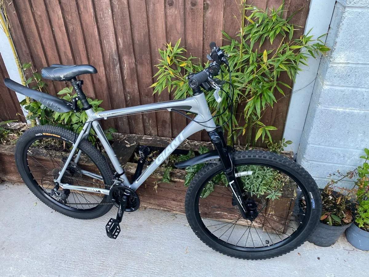 Giant talon 2.5 XL oil disc breaks 26x2.10 - Image 2