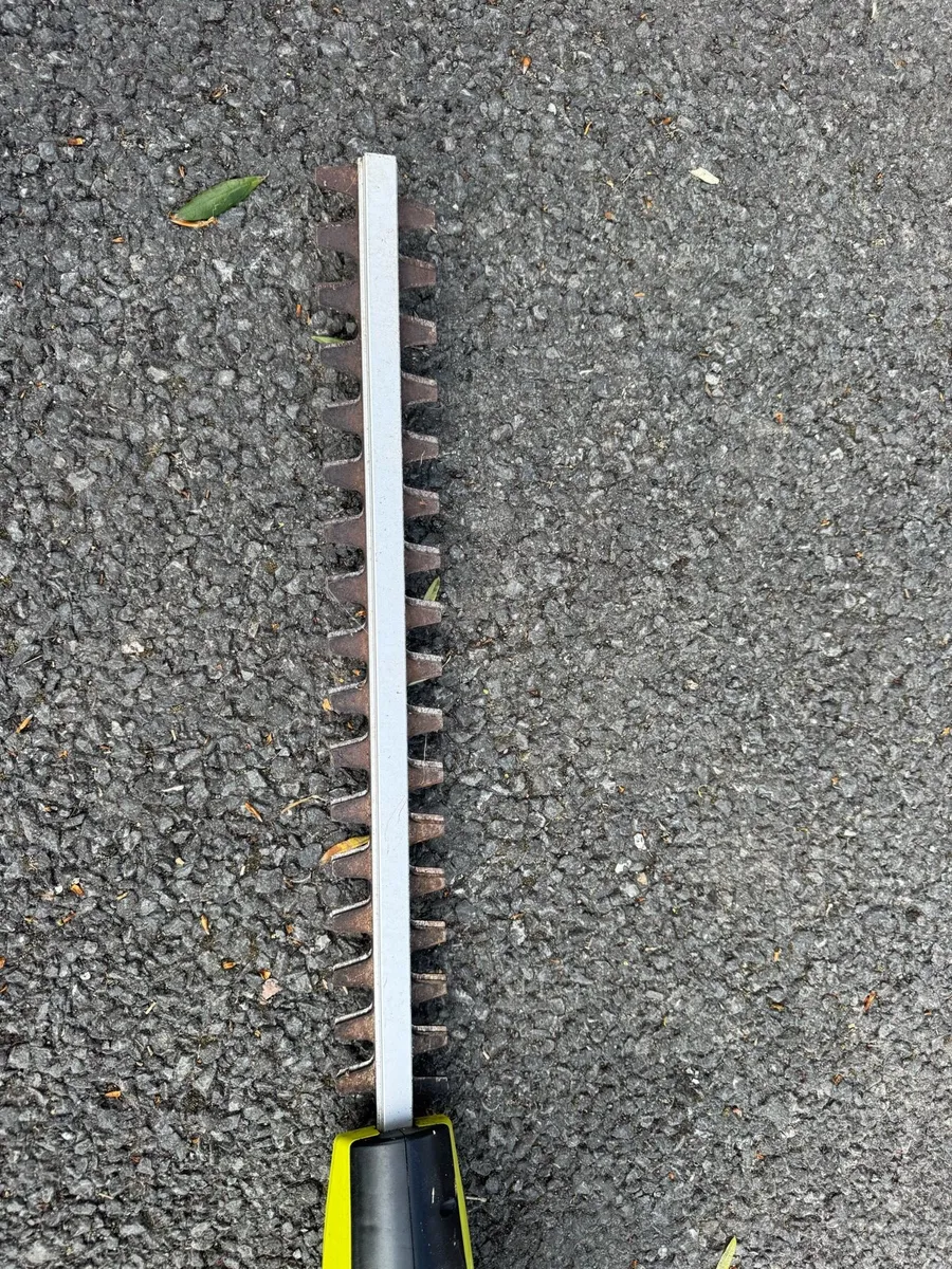 Ryobi hedge trimmer - Image 3