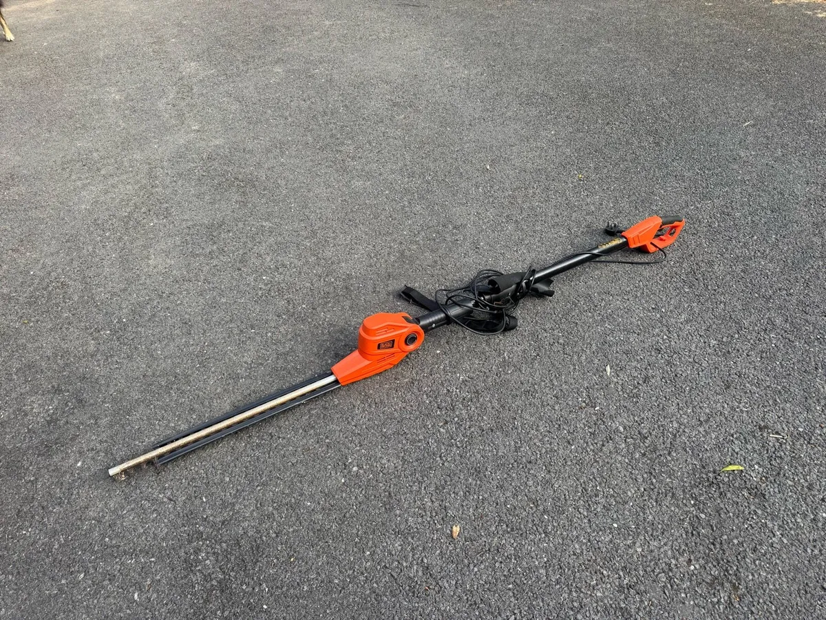 Black and decker hedge trimmer - Image 2