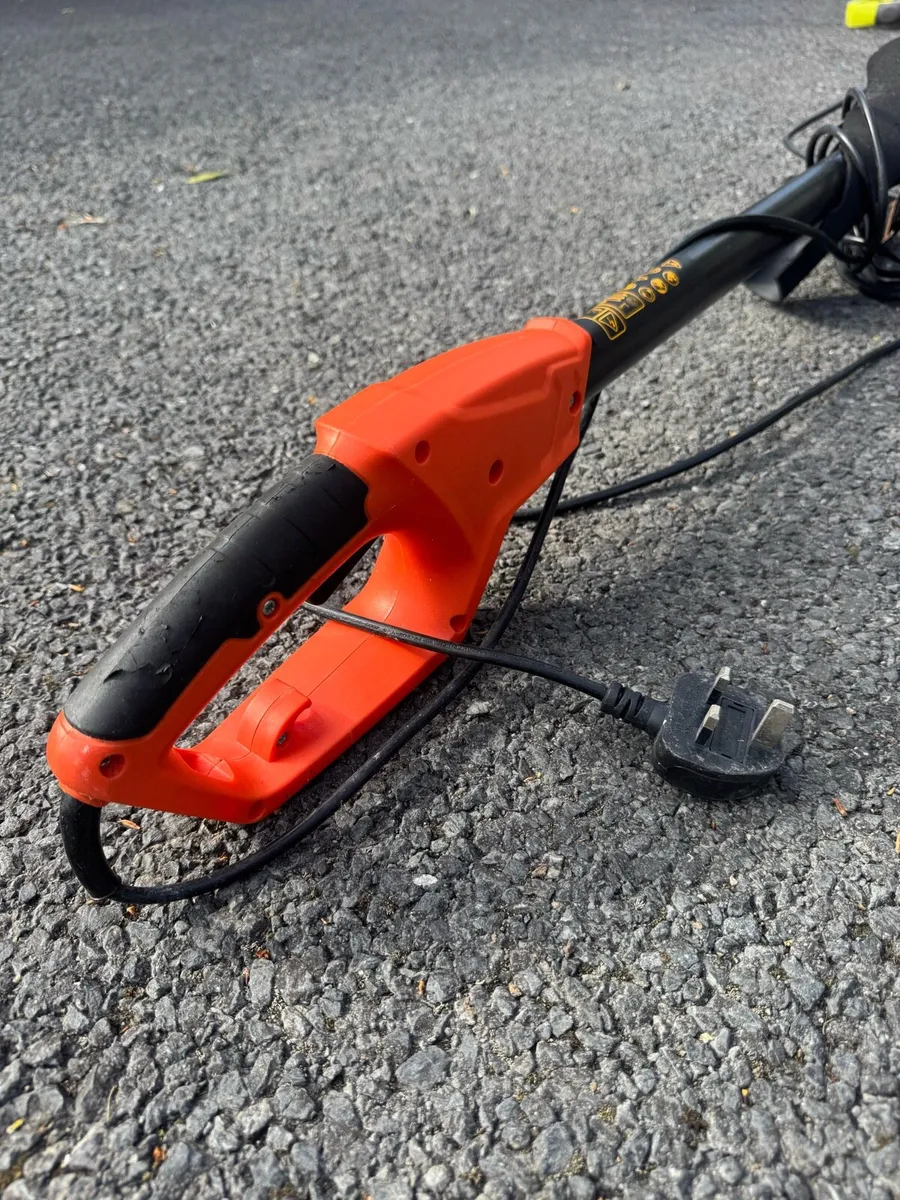 Black and decker hedge trimmer - Image 4
