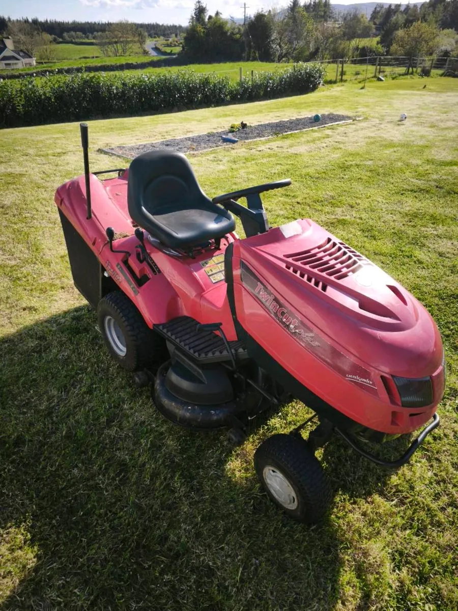 Castlegarden ride on mower - Image 1
