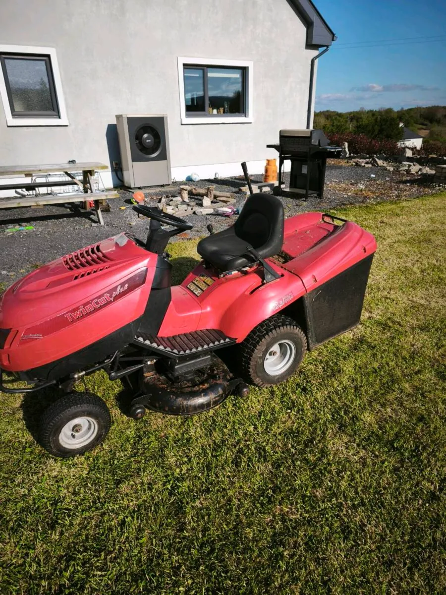 Castlegarden ride on mower - Image 2