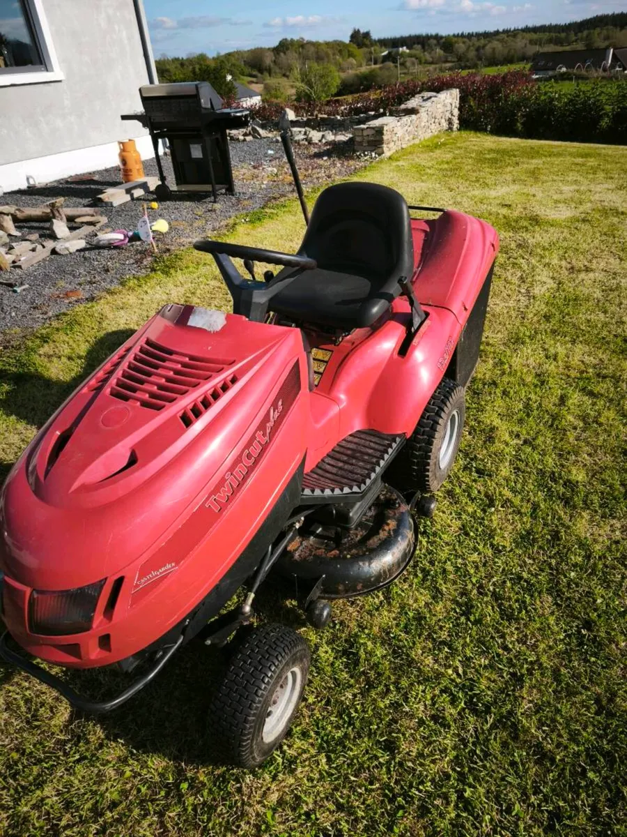 Castlegarden ride on mower - Image 3
