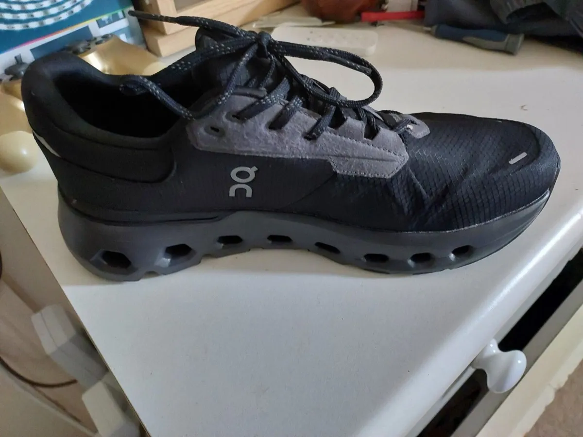 On Running Cloud 5 Waterproof (All Black) - Image 4