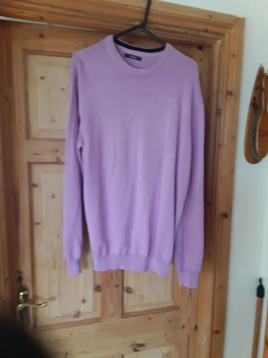 Gents brand new purple jumper size large - Image 1