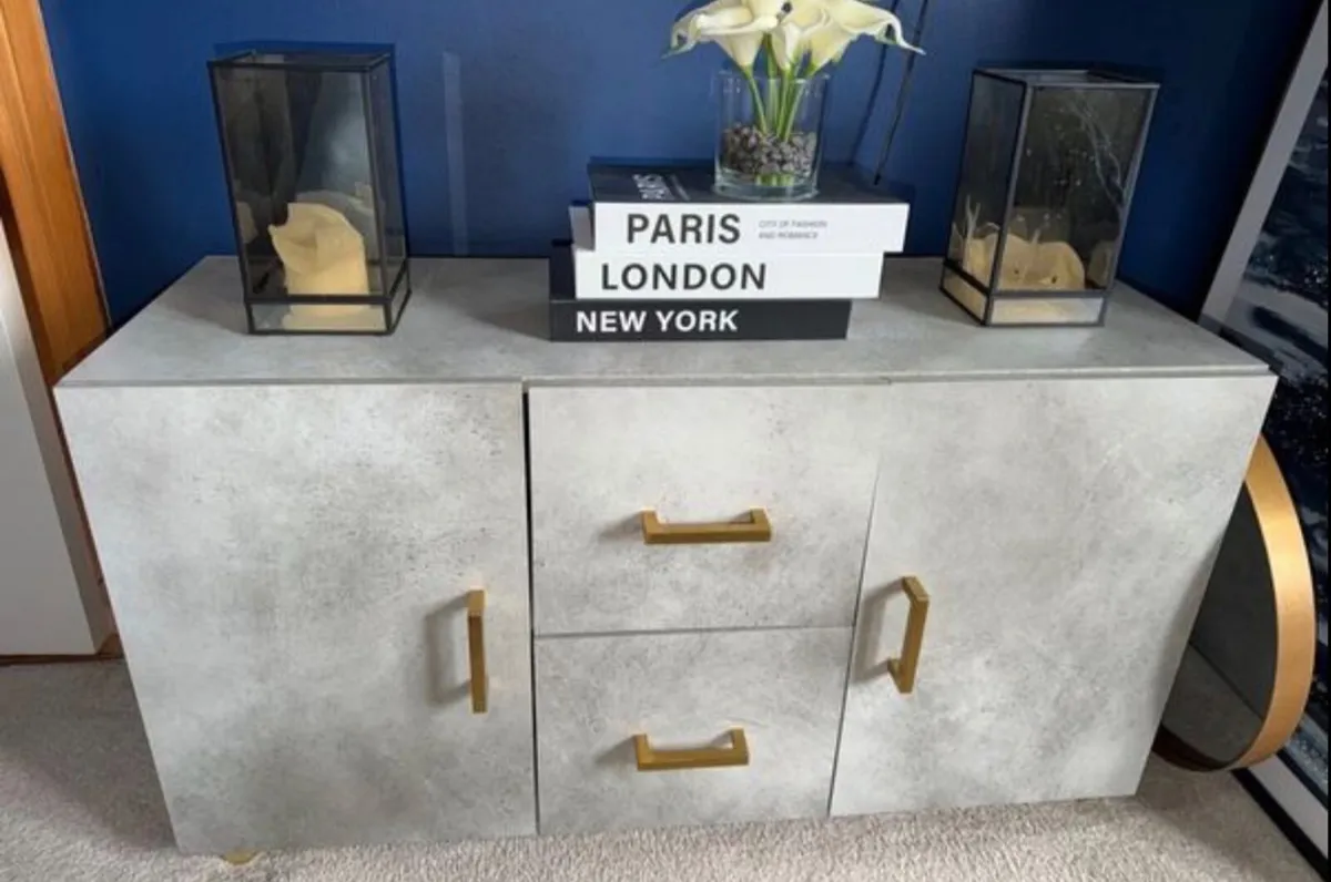 Furniture set - Image 1