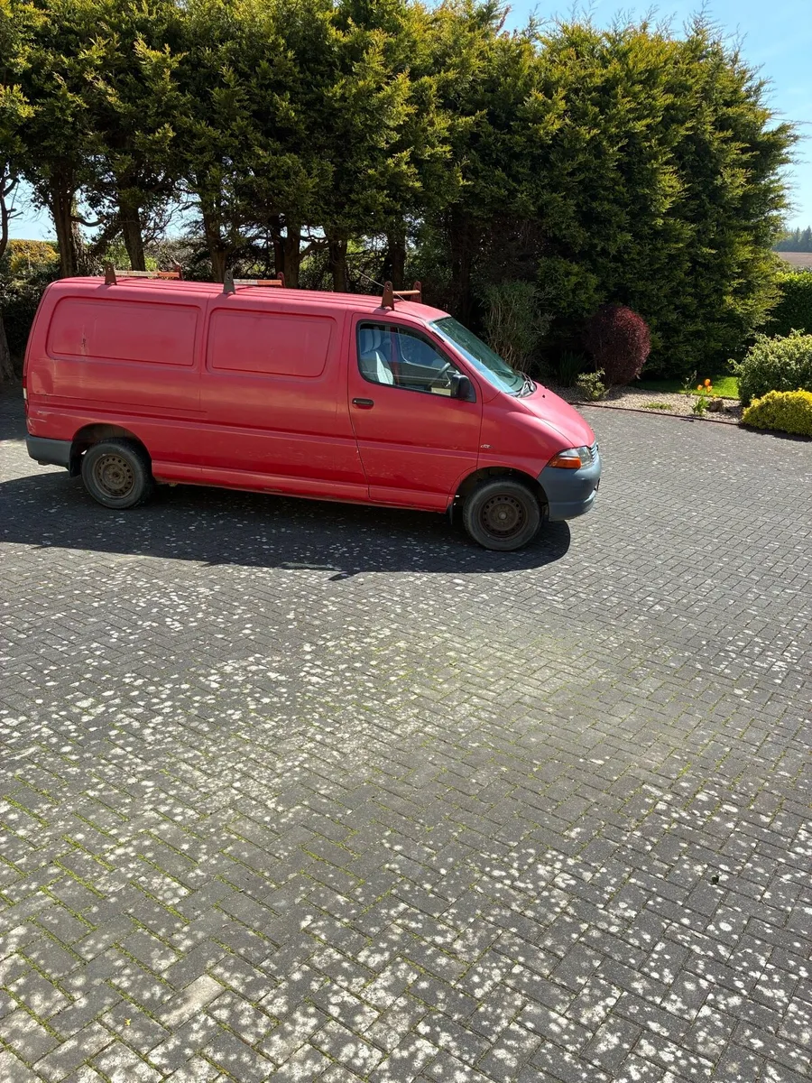 06 Toyota Hiace Van - Image 2