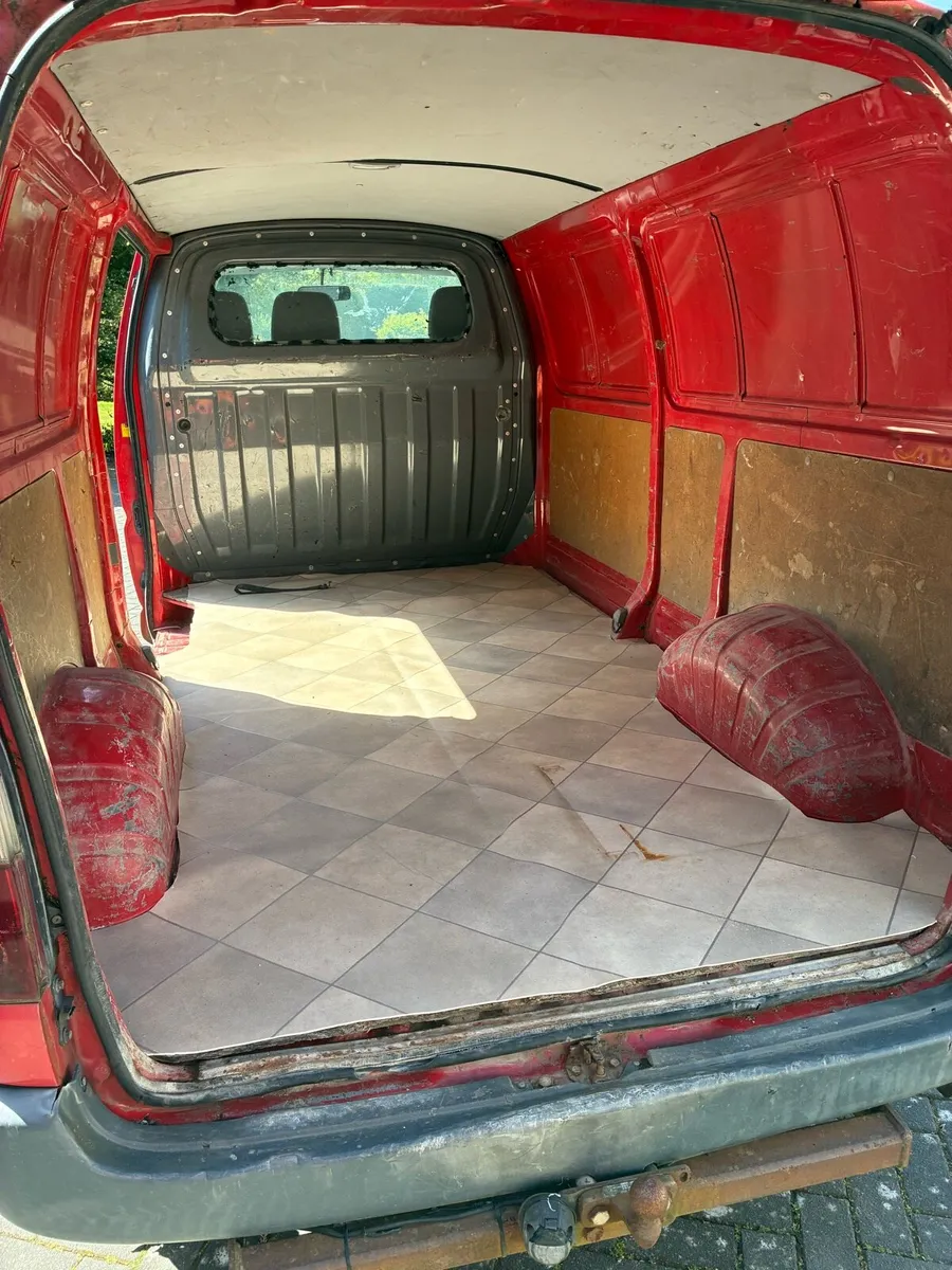 06 Toyota Hiace Van - Image 3