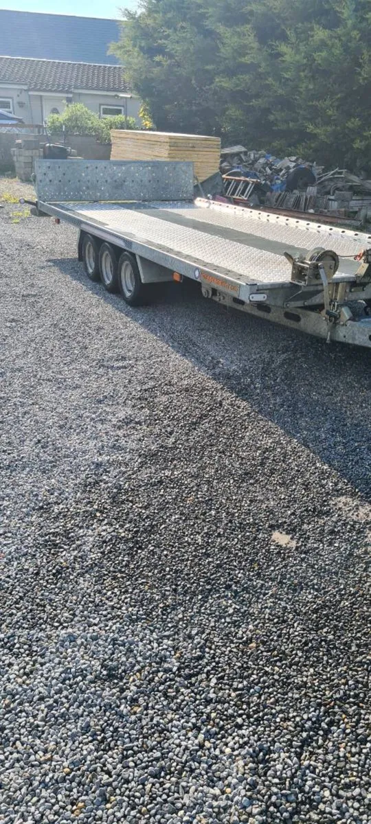 Tri axle indespension tilt bed transporter - Image 1