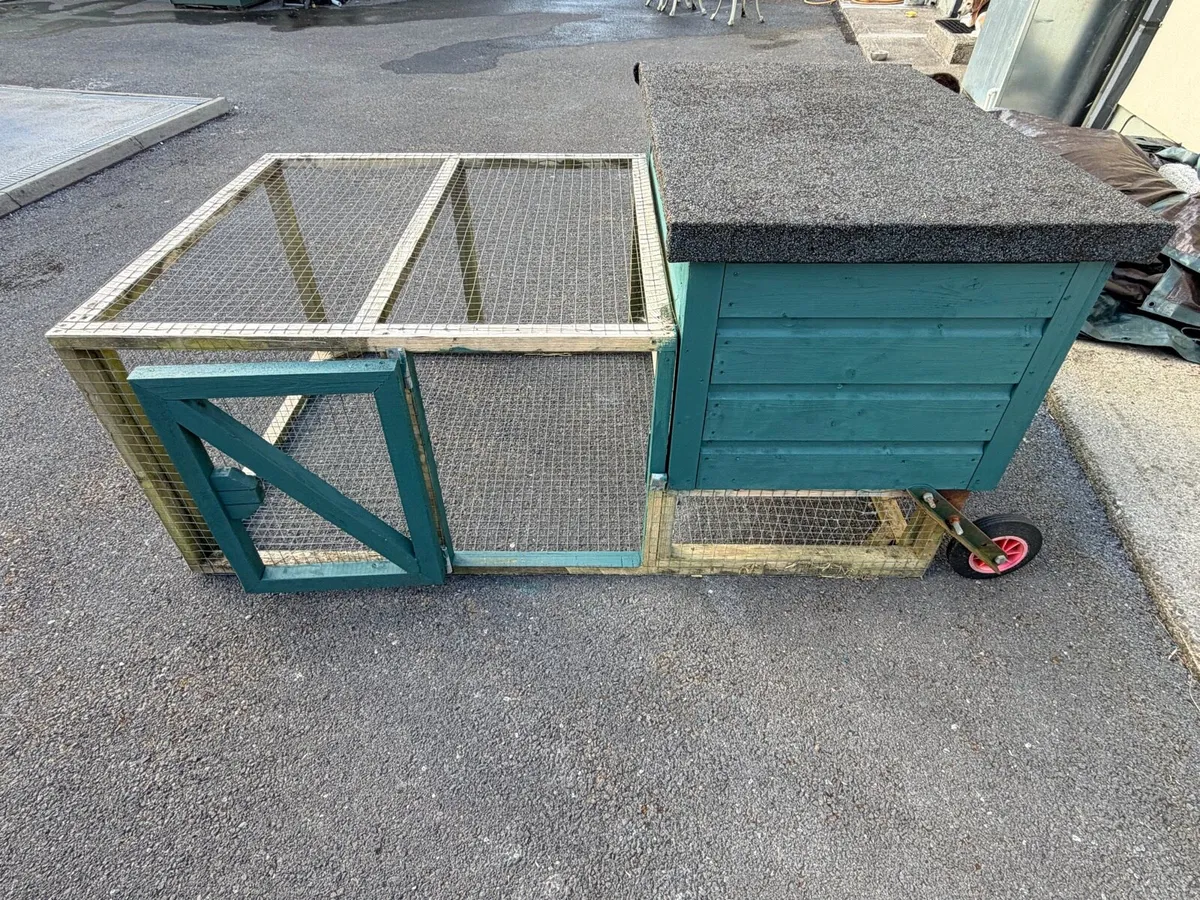 Rabbit hutch - Image 2