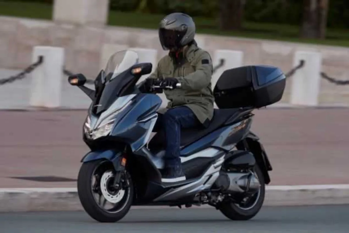 Honda Forza 300 - Image 1