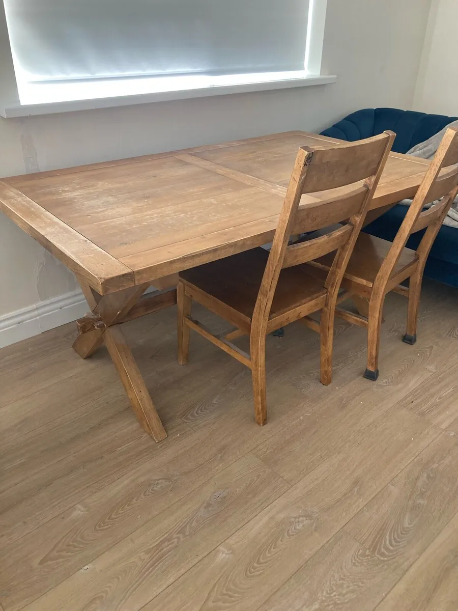 Solid table and 6 chairs and bench - Image 1