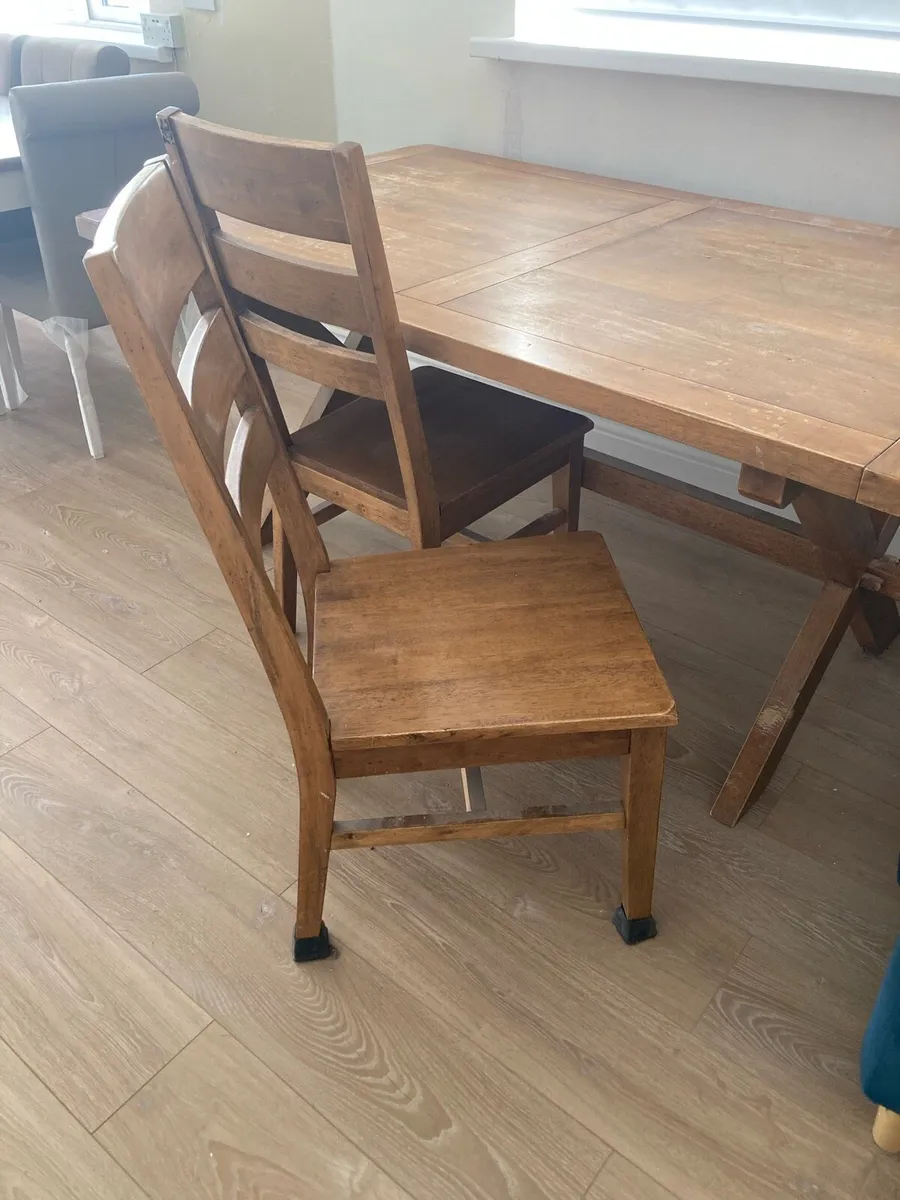 Solid table and 6 chairs and bench - Image 2