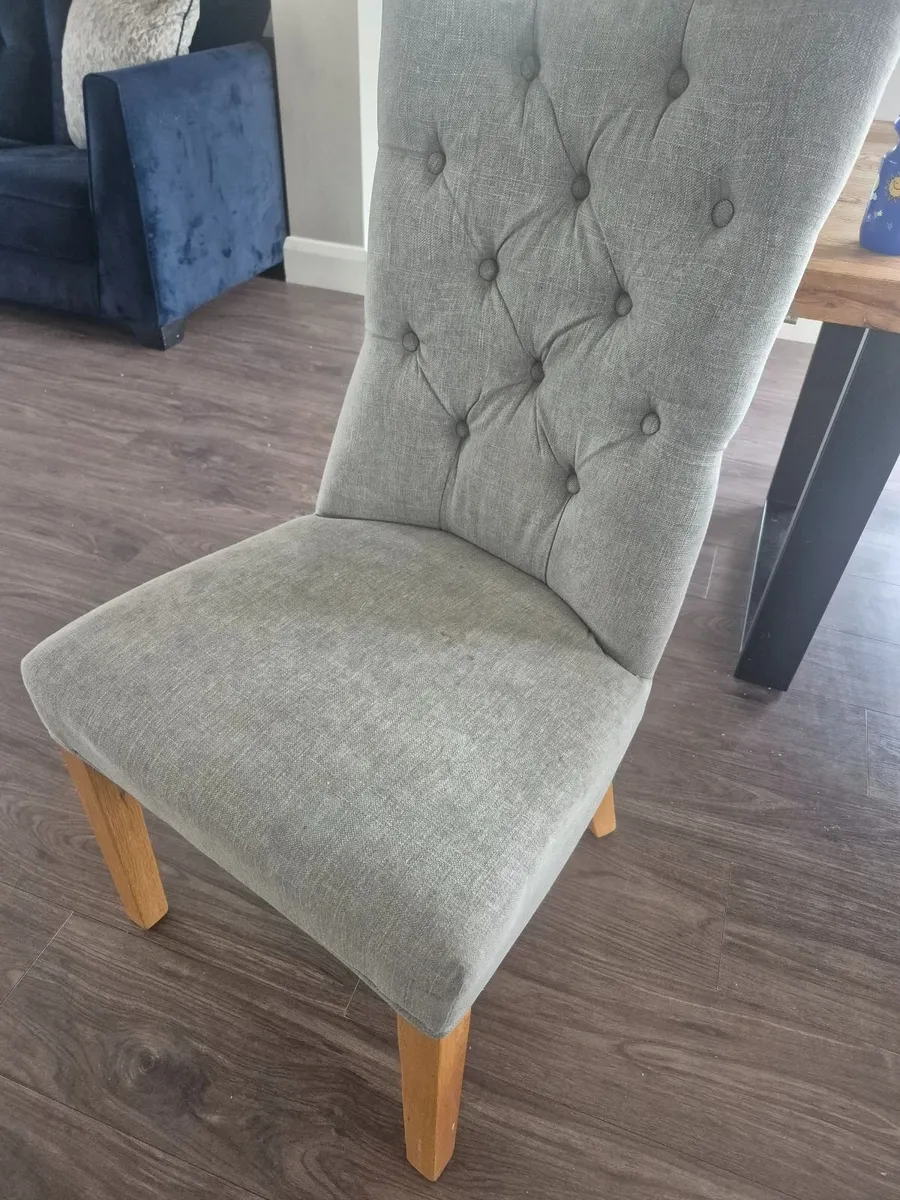 Ez Living table and Chairs - Image 4