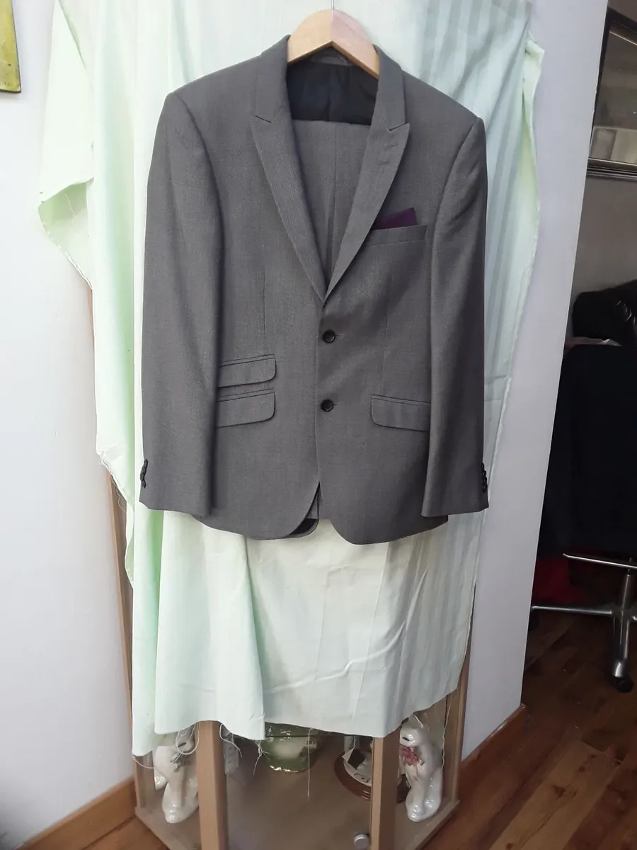 Bran New gents Burton suit - Image 3