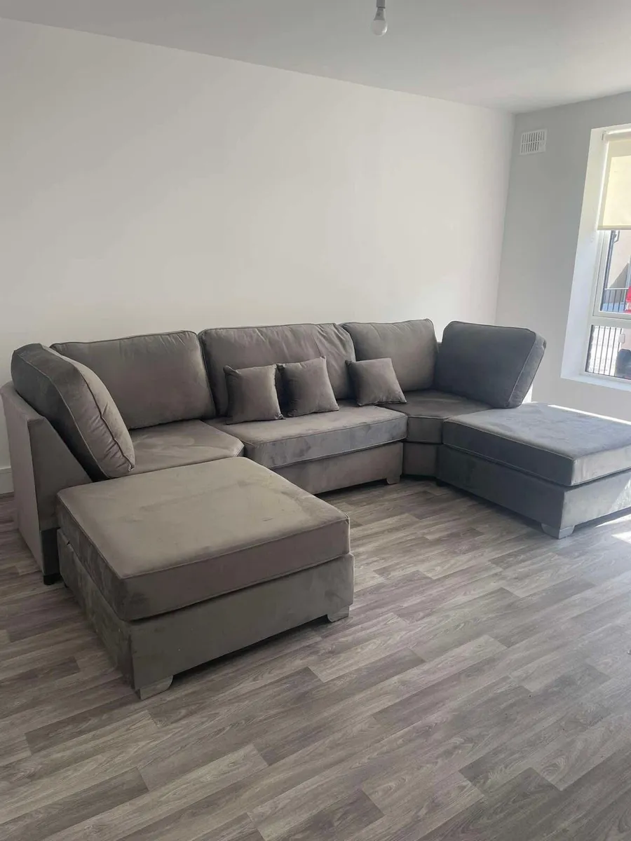 Couch/Sofa - Image 1