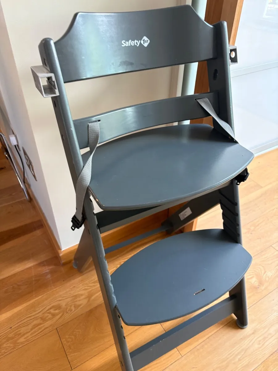 High chair for sale - Image 1