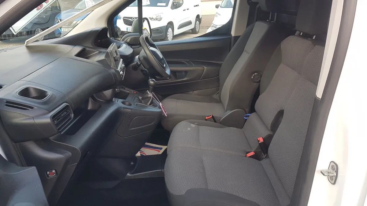 Peugeot Partner 202 D AS NEW VAT INVOICE - Image 4