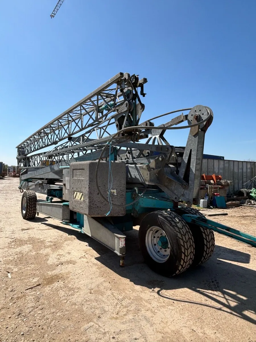 Self erecting tower crane - Image 3