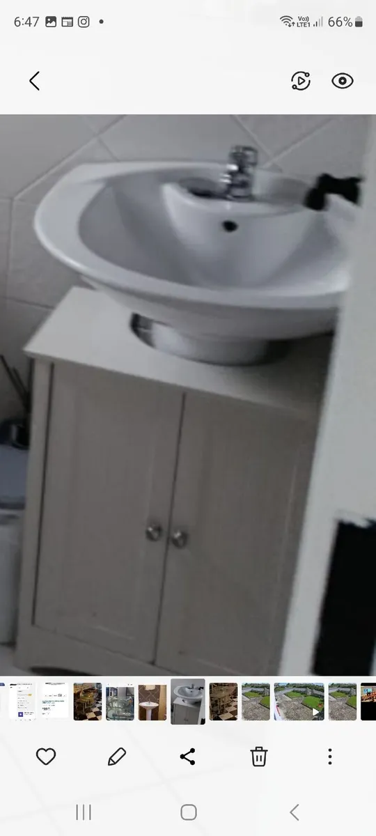 Bathroom sinks - Image 2