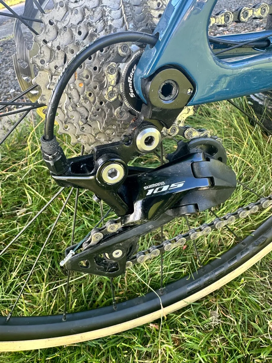 Carbon Vitus Zenium Road Bike - Image 4