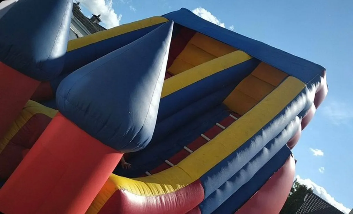 Bouncy castle - Image 3