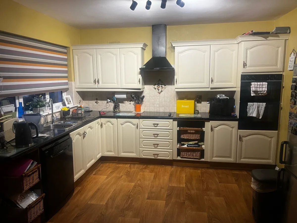 FULL KITCHEN FREE - Image 1