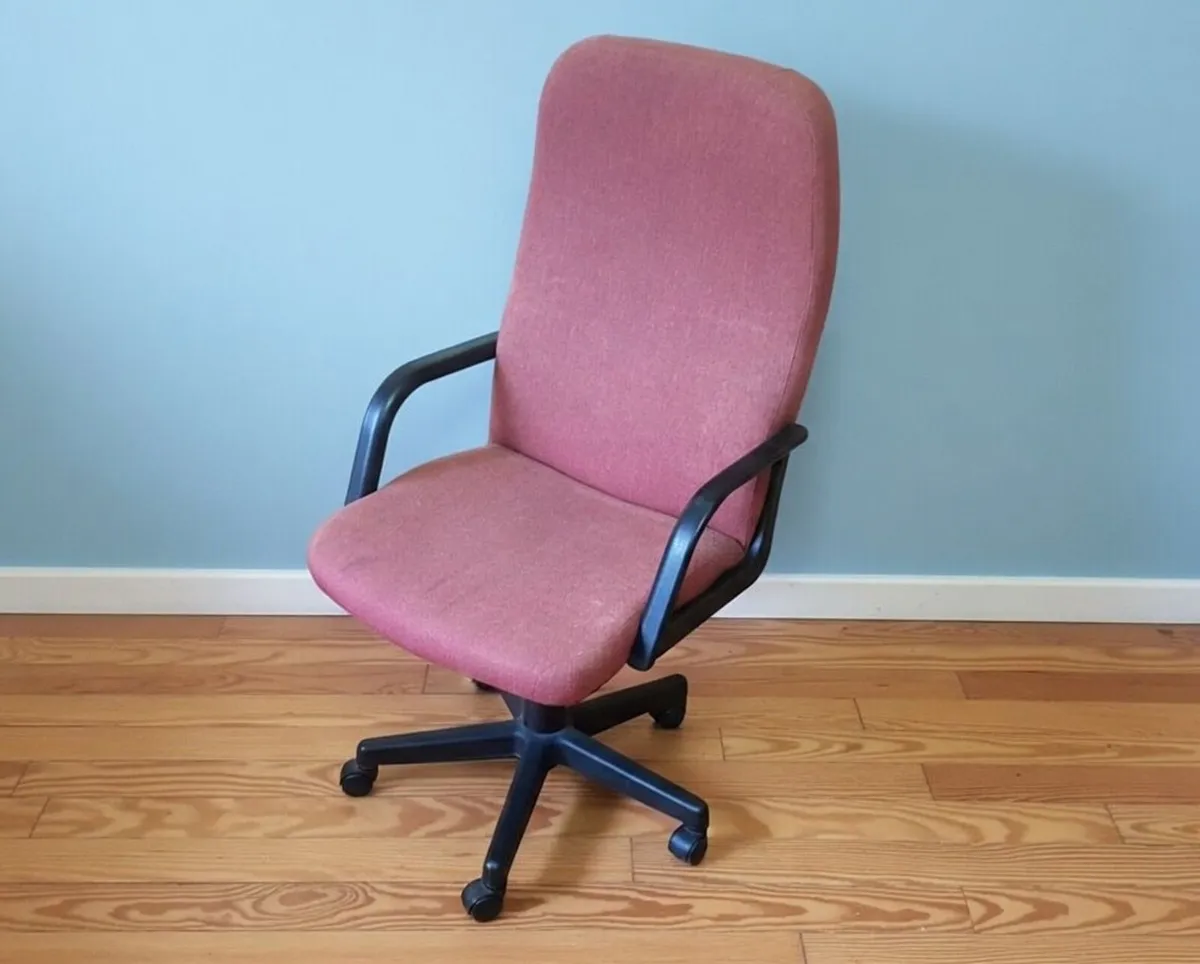 Ergonomic Office Chair – Adjustable Height & Comfy - Image 1