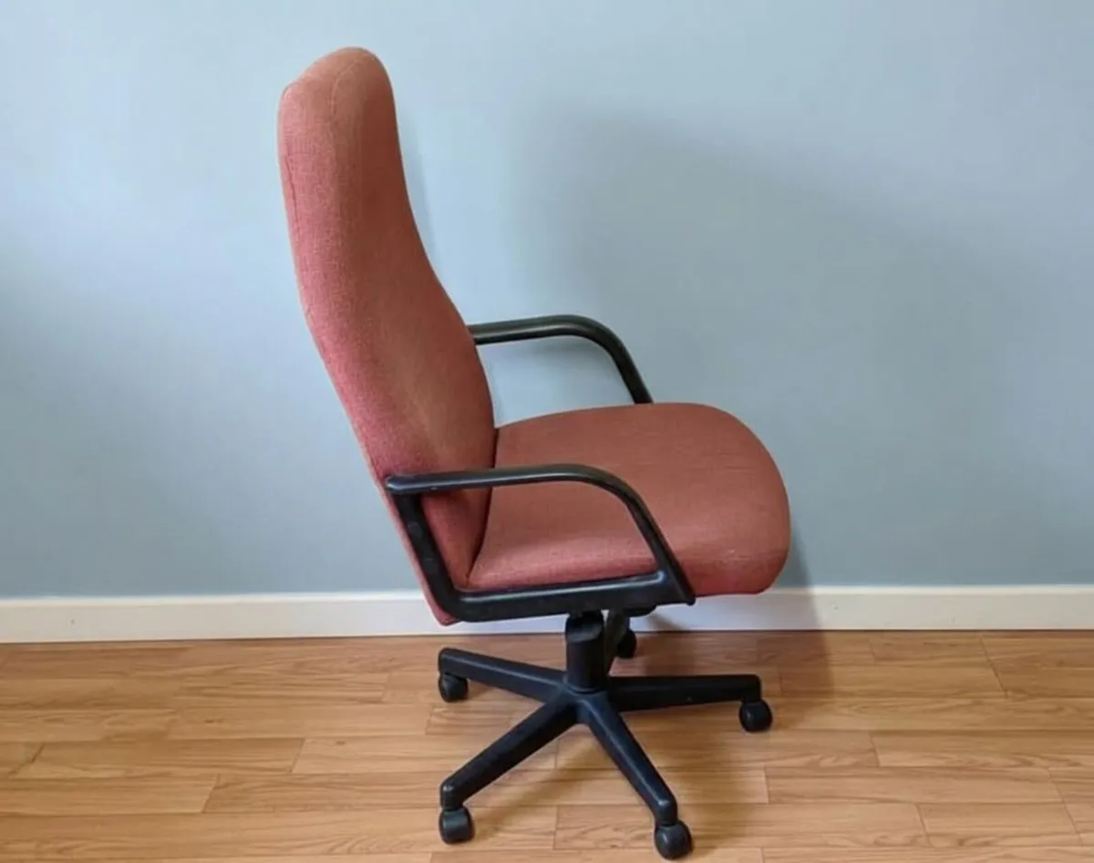 Ergonomic Office Chair – Adjustable Height & Comfy - Image 4