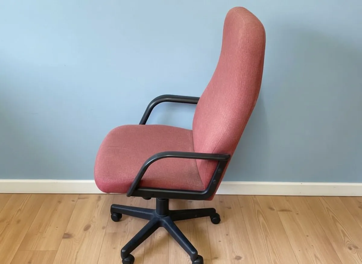 Ergonomic Office Chair – Adjustable Height & Comfy - Image 3