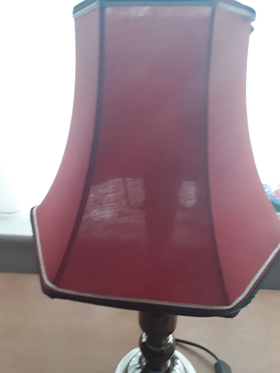 Lovely vintage table lamp red shade - Image 2