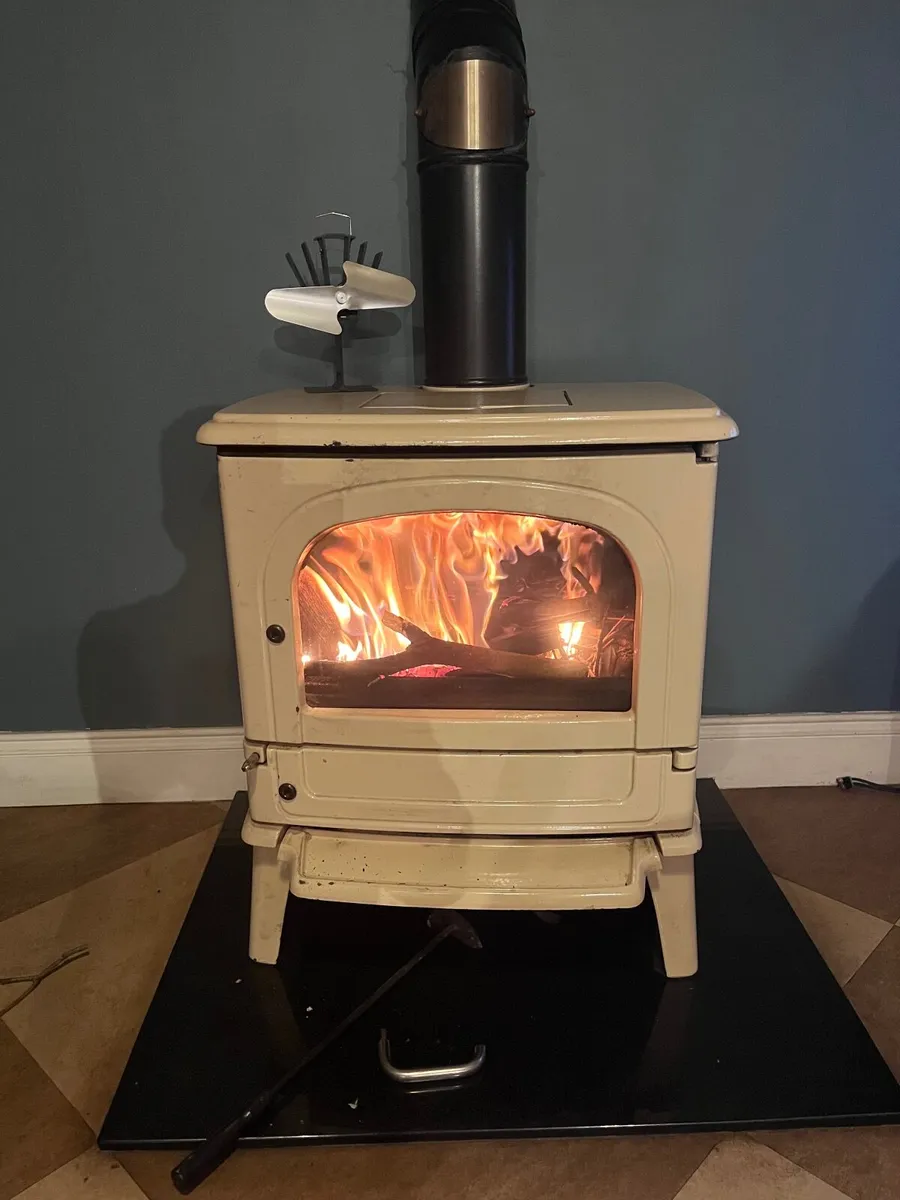 Dru 64 Cream Cast Iron Stove - Image 1