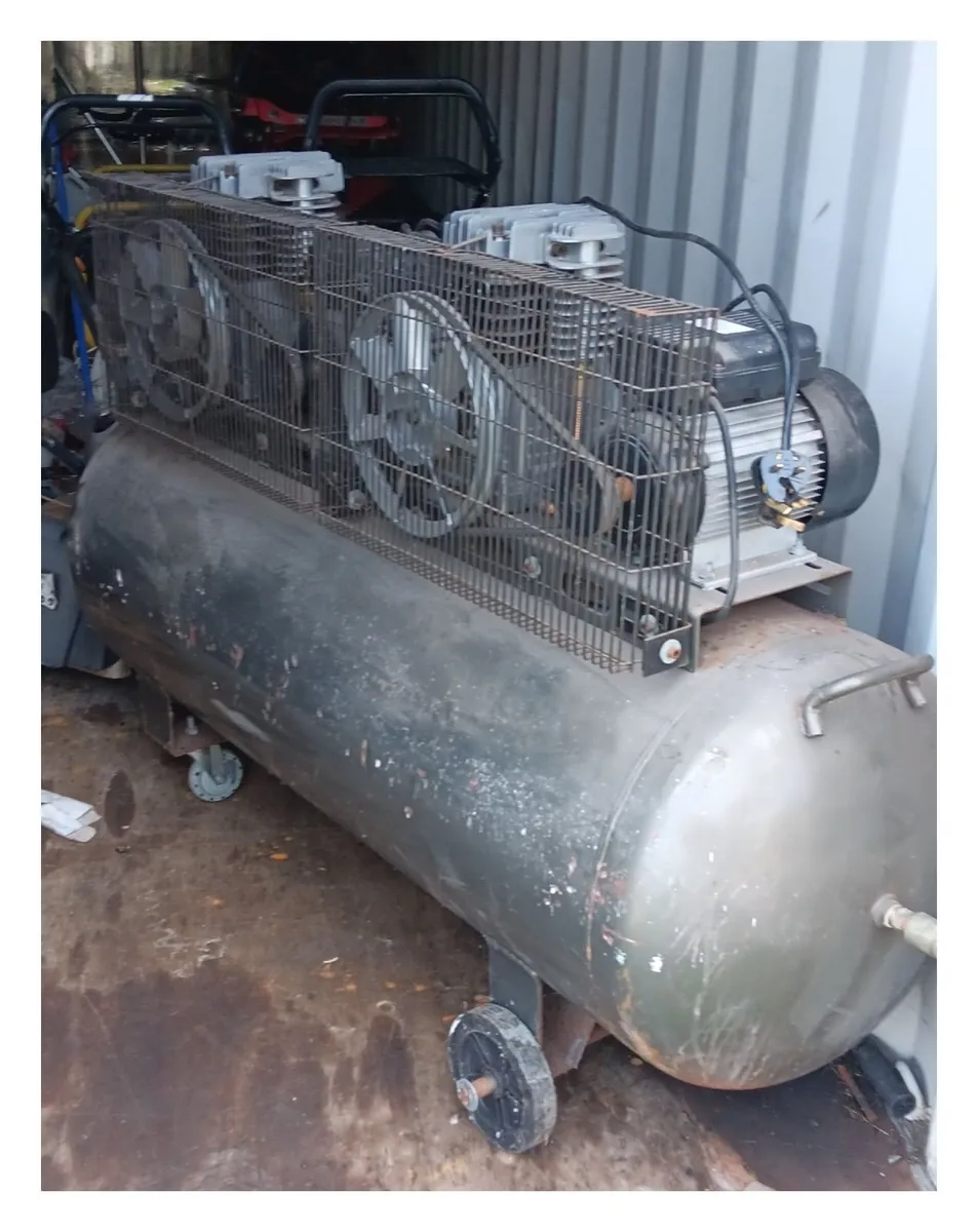 Air Compressor - Image 1