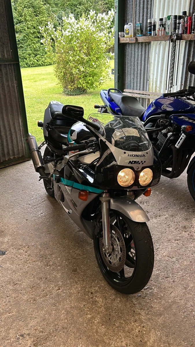 Honda Cbr400rr (nc29) - Image 3