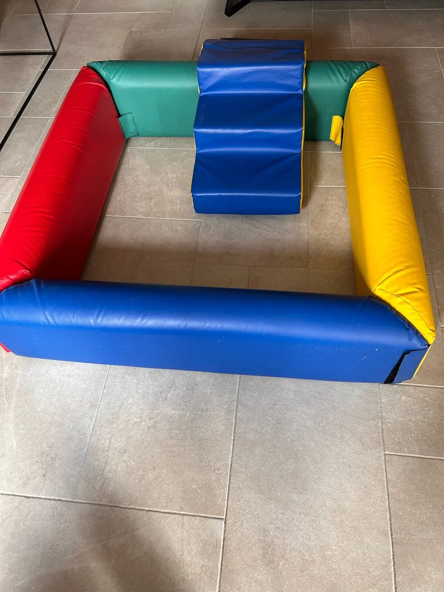 Ball pool and balls - Image 1