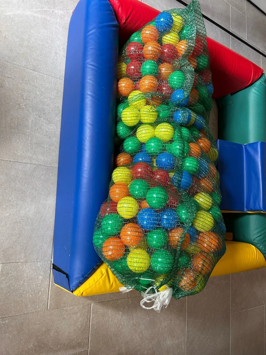 Ball pool and balls - Image 3