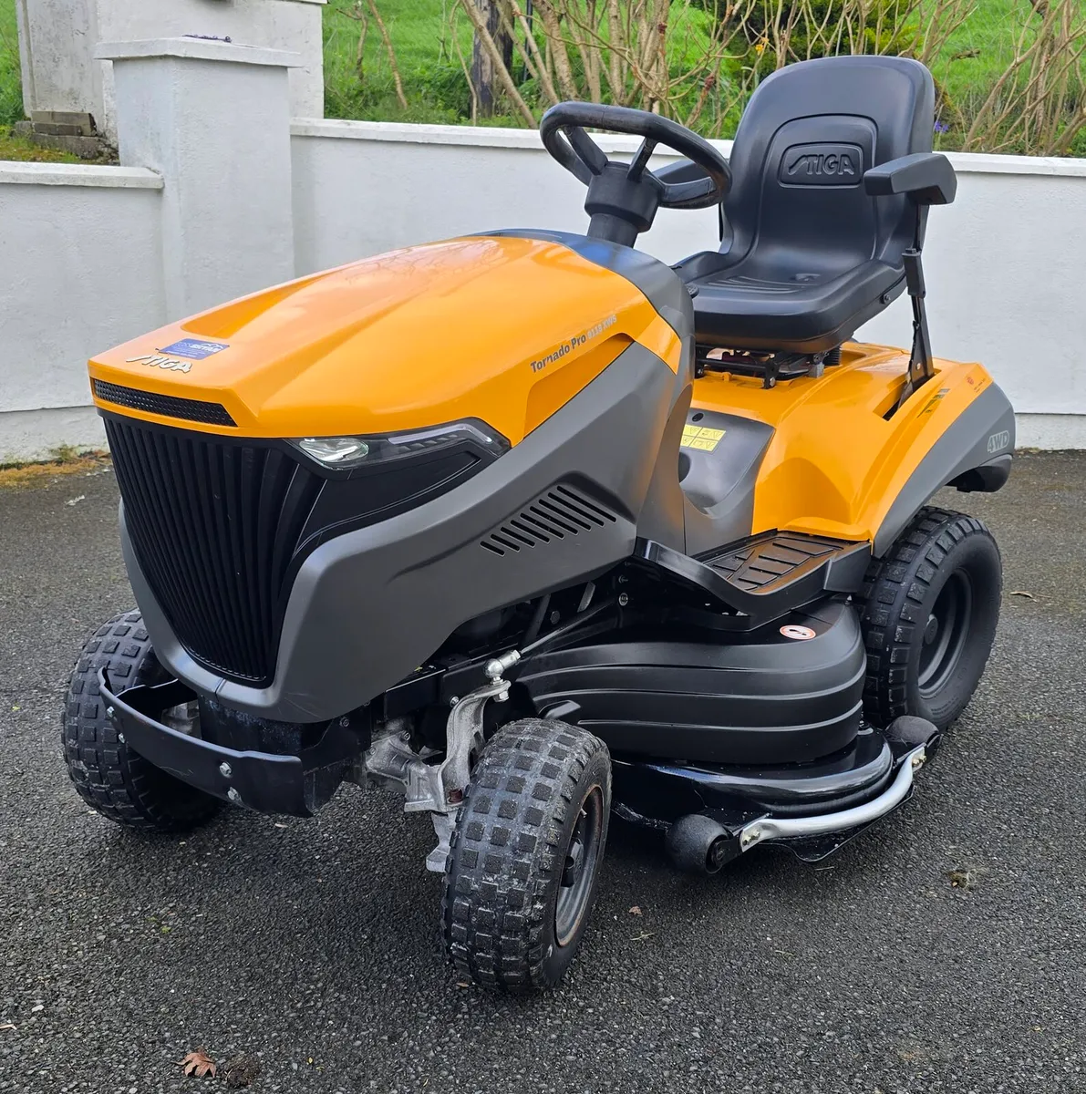 4 WHEEL DRIVE 23HP - Image 2