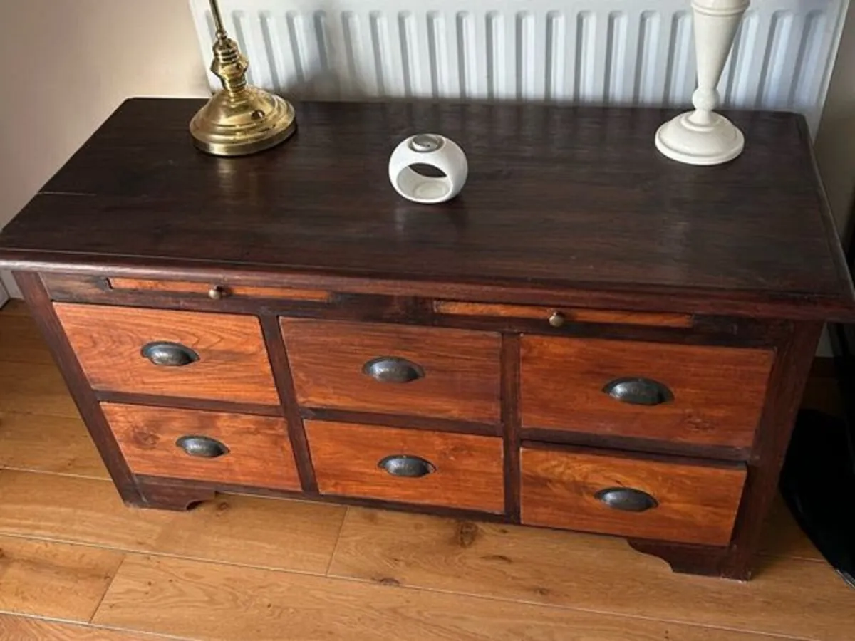 Chest of drawers