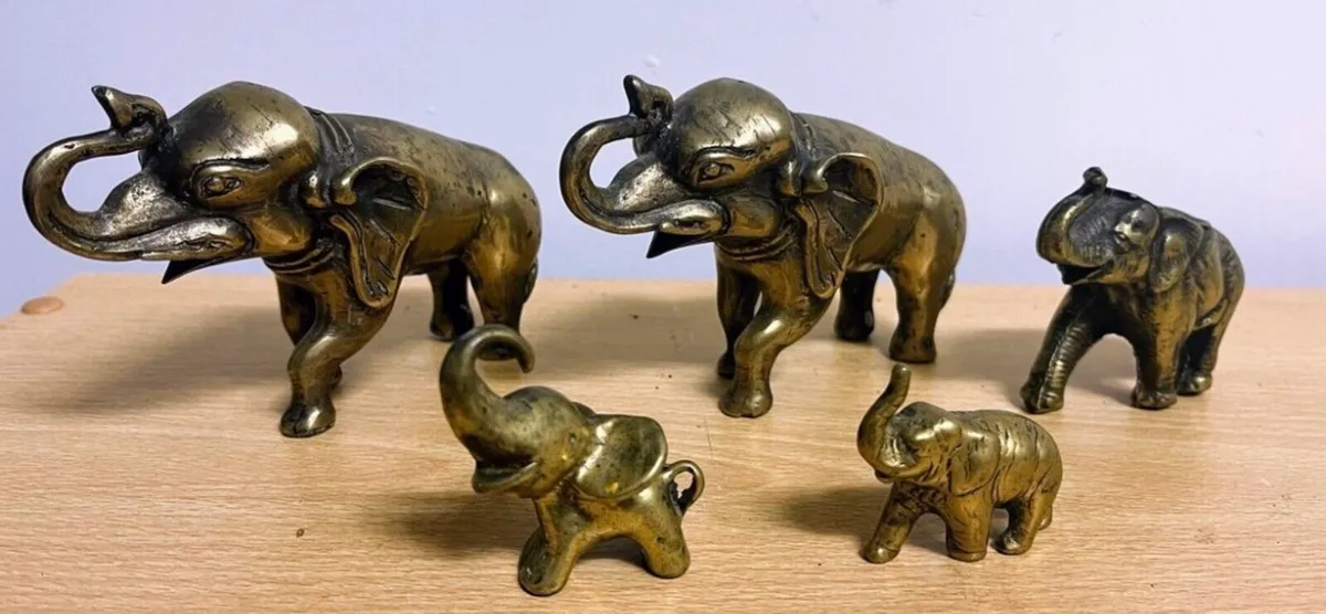 Vintage brass family of Elephants - Image 1